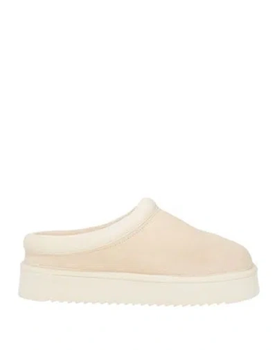 Copenhagen Studios Woman Mules & Clogs Cream Size 11 Leather In Neutral