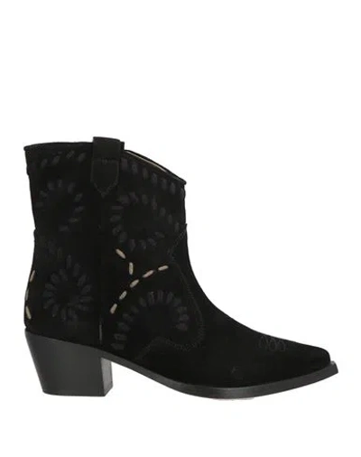 Coral Blue Woman Ankle Boots Black Size 7 Leather