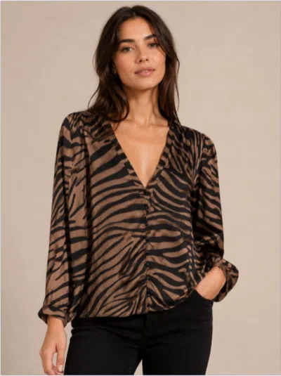 Corey Lynn Calter Jessina 3/4 Print Top In Walnut In Brown
