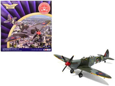 Corgi Supermarine Spitfire T.9 Aircraft "pv202 Aerial Collective At Duxford Airfield" British Royal Air Fo In Green