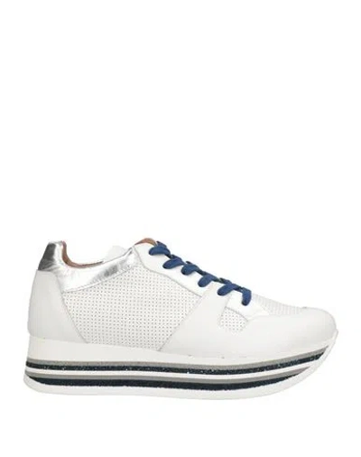 Corinne Milano Woman Sneakers White Size 9 Soft Leather