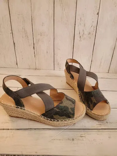 Corkys Footwear Women's Kimmie Wedge Sandals In Camo