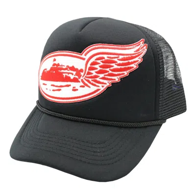 Pre-owned Corteiz Alcatraz Wing Trucker Hat In Black/red/white