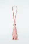 Cos Breloque De Sac À Pompon En Cuir In Rose