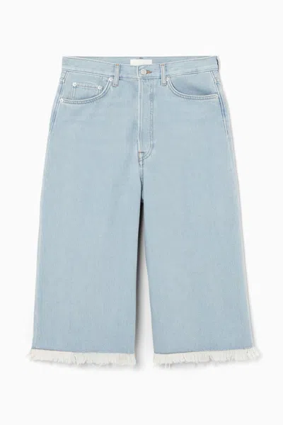 Cos Lange Denim-shorts Mit Fransenkanten In Hellblau