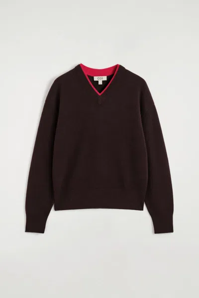 Cos Pull Col En V Superposé En Laine Mérinos In Marron