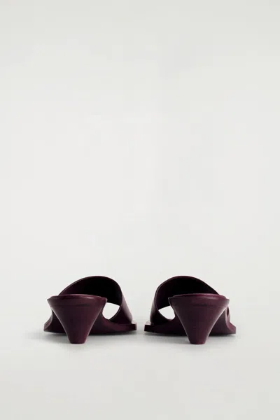 Cos Mules En Cuir À Petit Talon In Red