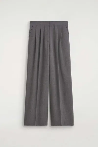 Cos Pleated Wide-leg Trousers In Grey In Gris