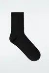 Cos Chaussettes En Maille Pointelle In Noir