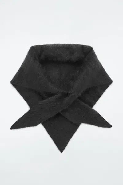 Cos Pure Brushed-cashmere Triangle Scarf In Black