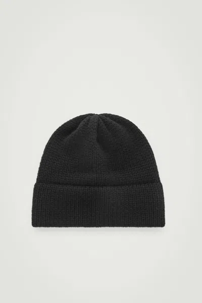 Cos Ribbed Cashmere-blend Beanie In Black