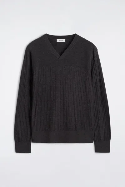 Cos Maglione A Te In Lana Merino Con Scollo A V In Marrone