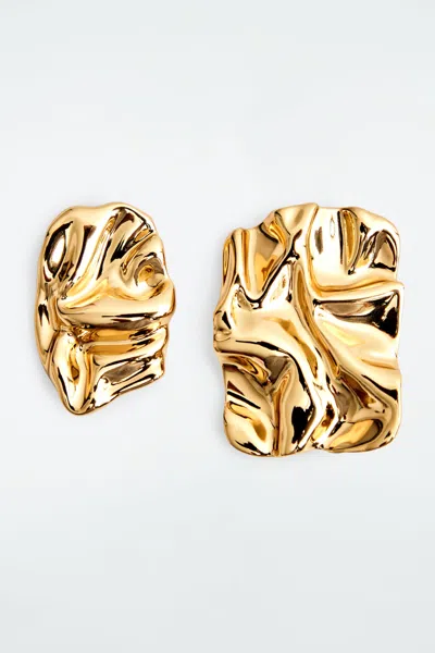 Cos Scrunched Mismatched Earrings In Gold