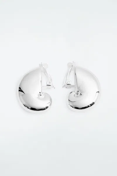 Cos Seashell-shaped Clip-on Earrings In Metallic