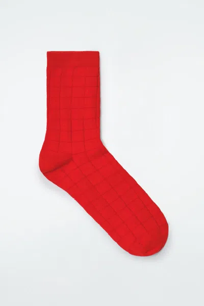 Cos Sheer Windowpane-check Socks In Red