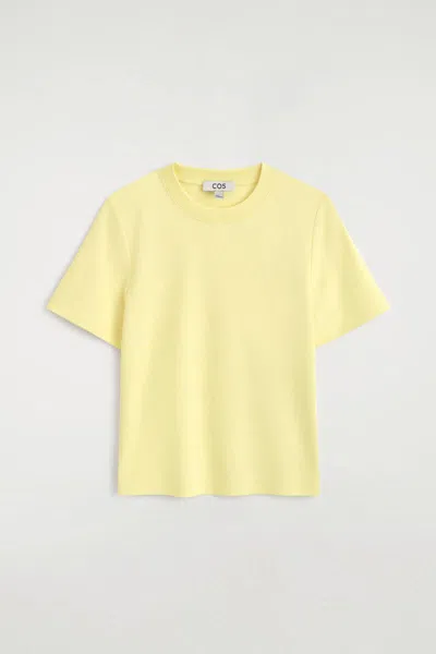 Cos T-shirt Dalle Linee Pulite In Yellow