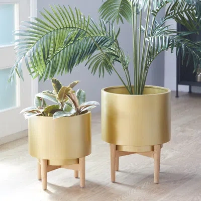 Cosmoliving By Cosmopolitan 2-piece Pot Planter In Gold