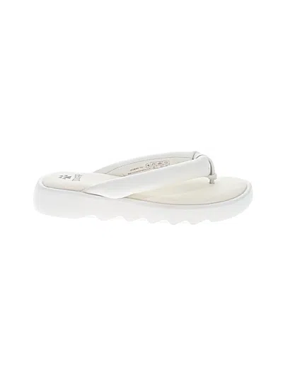 Pre-owned Cougar Flip Flops In White