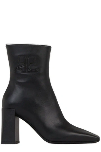 Courrèges Heritage Naplack Ankle Boots In Negre