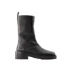 COURRÈGES ZIPPED ANKLE BOOTS - LEATHER - BLACK