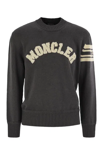 Coutr.com Moncler Logo-embroidered Striped-sleeve Sweater In Gray