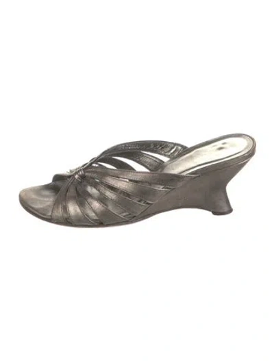Pre-owned Couture Donald J Pliner Leather Slides In Gray
