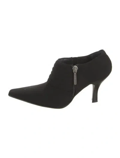Pre-owned Couture Donald J Pliner Suede Pumps In Black