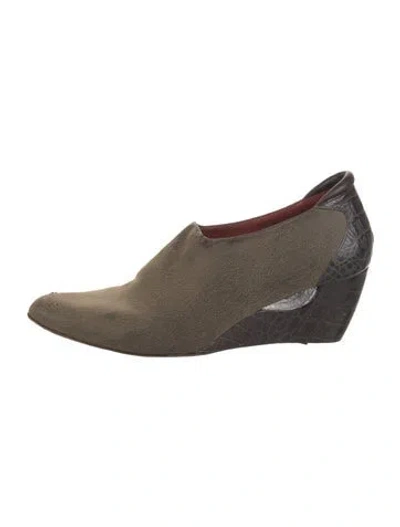 Pre-owned Couture Donald J Pliner Suede Pumps In Green