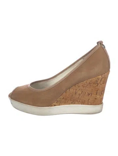 Pre-owned Couture Donald J Pliner Suede Pumps In Neutral