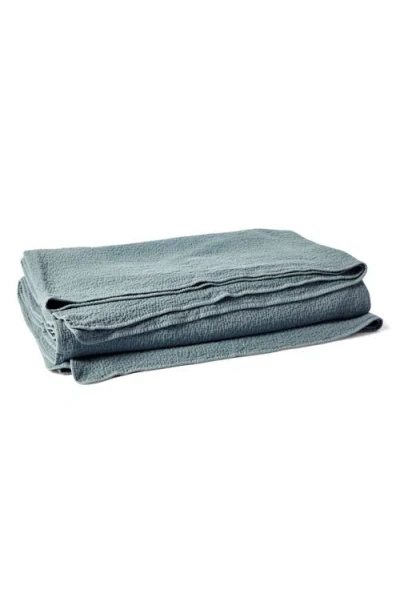 Coyuchi Cascade Matelassé Organic Cotton Blanket In Blue