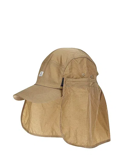 C.p. Company Cappello In Brown