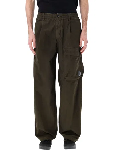 C.p. Company C.p.company Pantalone Cargo Con Patch Logo In Green