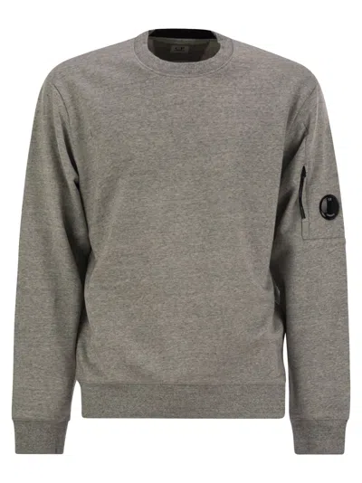 C.P. COMPANY CP COMPANY DIAGONAL RAISED FLEECE CREW NECK LENS SWEATSHIRT