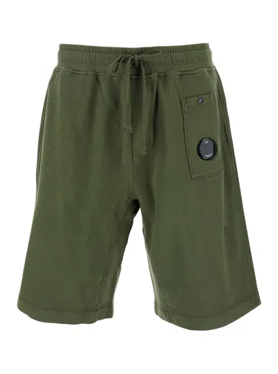 C.P. COMPANY GREEN SHORTS WITH ELASTIC DRAWSTRING WAIST AND LOGO PLAQUE ON THE FRONT IN COTTON MAN