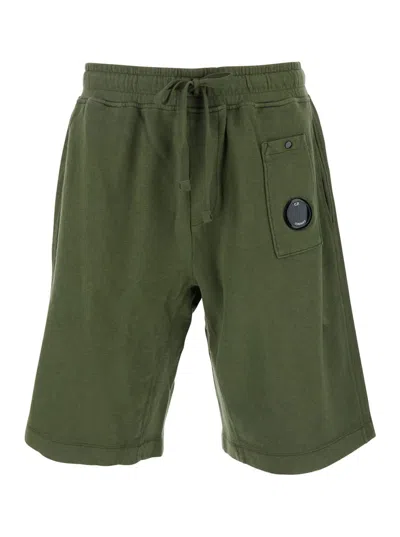 C.P. COMPANY GREEN SHORTS WITH ELASTIC DRAWSTRING WAIST AND LOGO PLAQUE ON THE FRONT IN COTTON MAN