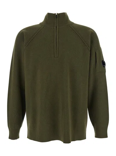 C.P. COMPANY GREEN TURTLENECK SWEATER WITH LOGO PLAQUE ON THE SLEEVE IN WOOL MAN