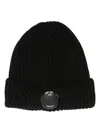 C.p. Company Lens Detail Beanie Hat In 黑色