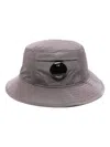 C.P. COMPANY LENS DETAIL BUCKET HAT