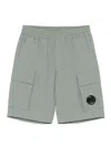 C.p. Company Lens-detailed Shorts In 绿色