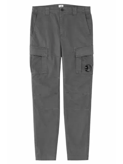 C.p. Company Pantalone Cargo Con Patch Logo In Gray
