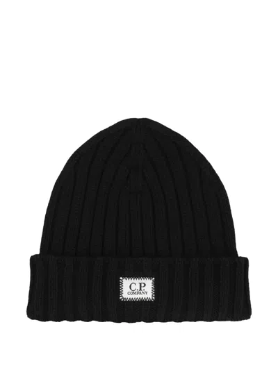 C.P. COMPANY RIBBED LOGO-PATCH BEANIE