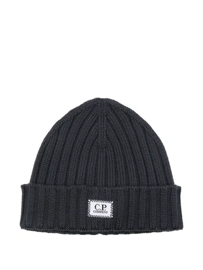 C.P. COMPANY RIBBED LOGO-PATCH BEANIE