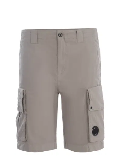 C.p. Company Shorts Cargo  In Grigio