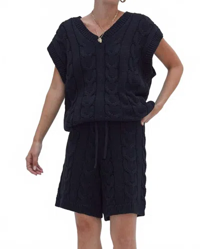 Crescent Cable Knit Vest Set In Black