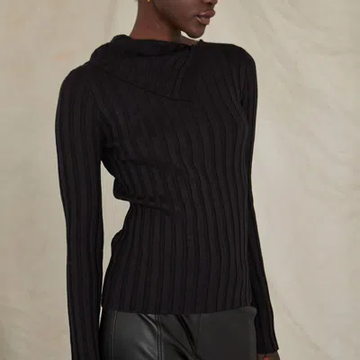 Crescent Raven Knit Top In Black
