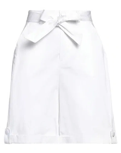 Cristinaeffe Woman Shorts & Bermuda Shorts White Size 8 Cotton, Elastane
