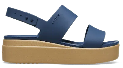Crocs Brooklyn Low Wedge In Navy/tan