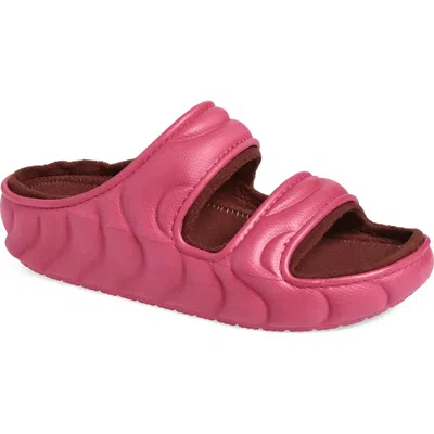 Crocs Classic Cozzzy Overpuff Slide Sandal In Dragon Fruit