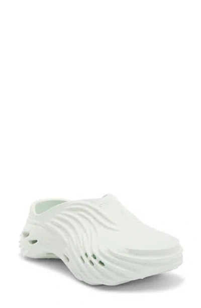 Crocs Echo Wave Clog In White