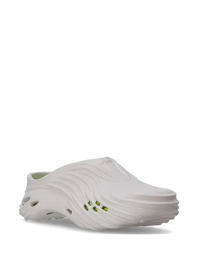 Crocs Echo Wave Mules In Gray